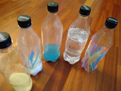 Bottiglie sonore ai neonati